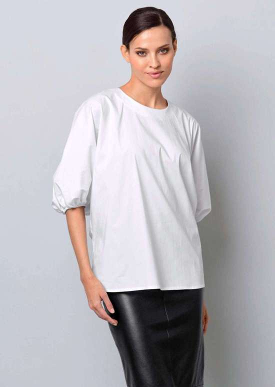Блузка оверсайз с рукавами «летучая мышь»