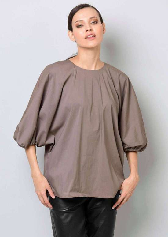 Блузка оверсайз с рукавами «летучая мышь»