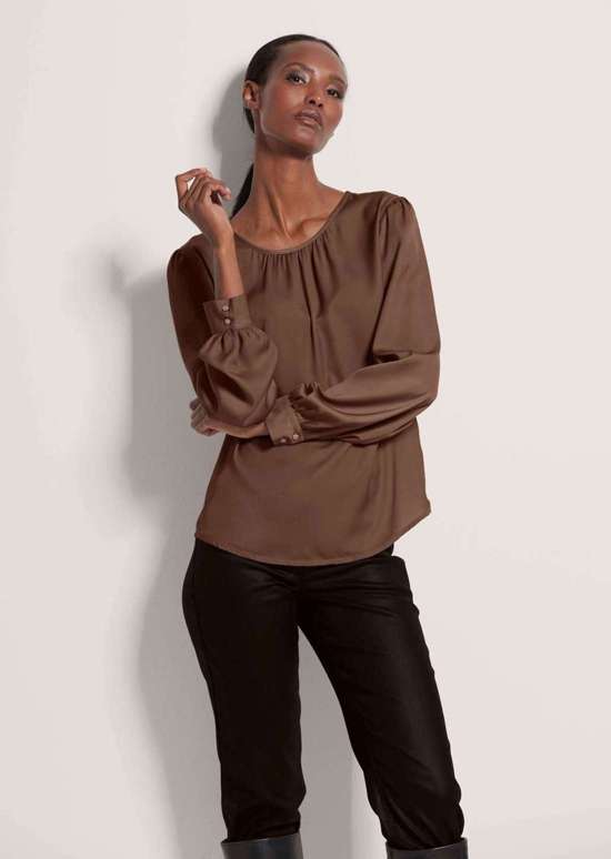 Атласная блузка, которую можно надеть