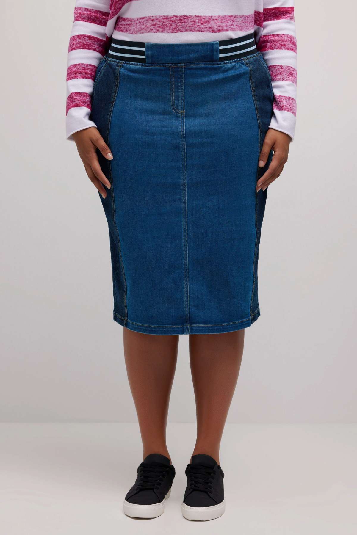 Джинсовая юбка Джинсовая юбка миди, двухцветный продольный шов, эластичный пояс