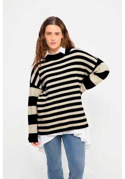 Вязаный свитер-пуловер оверсайз в полоску с круглым вырезом и длинными рукавами
