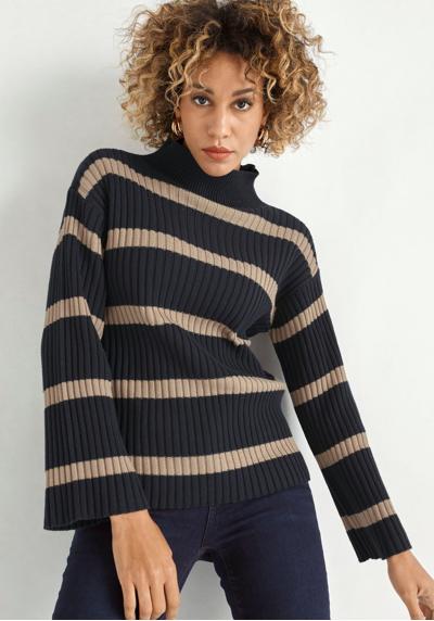 Вязаный свитер оверсайз с широкими рукавами
