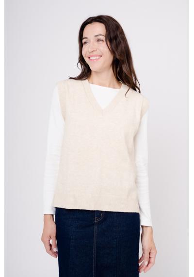 Пуловер с удобным V-образным вырезом.
