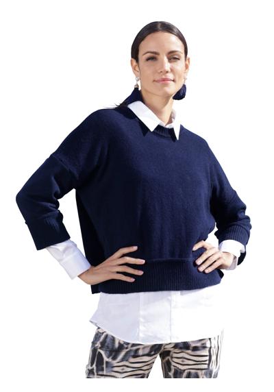 Вязаный свитер-пуловер с разрезами в боковом шве