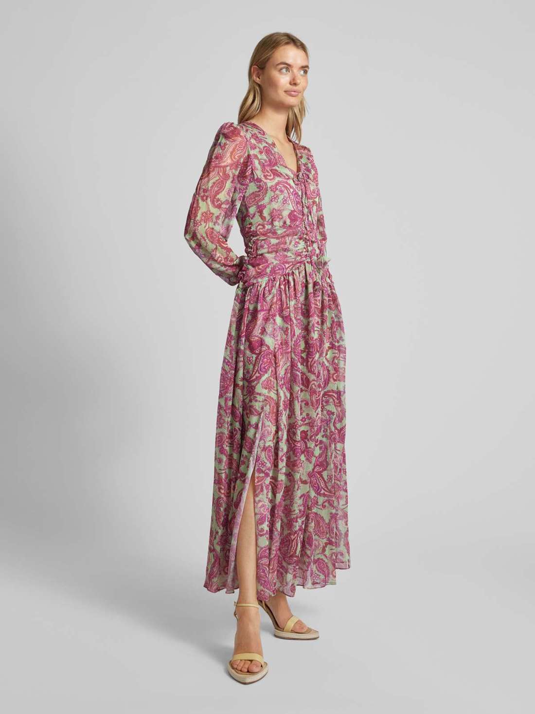 платье макси с узором пейсли