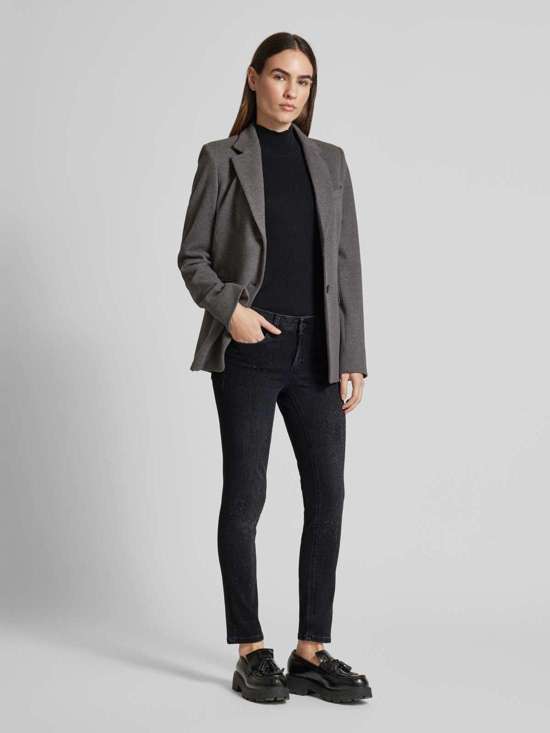 Джинсы узкого кроя с фиксированными манжетами на штанинах