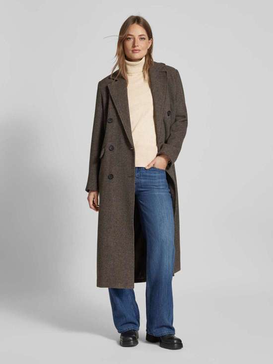 Вязаный свитер с высоким воротником