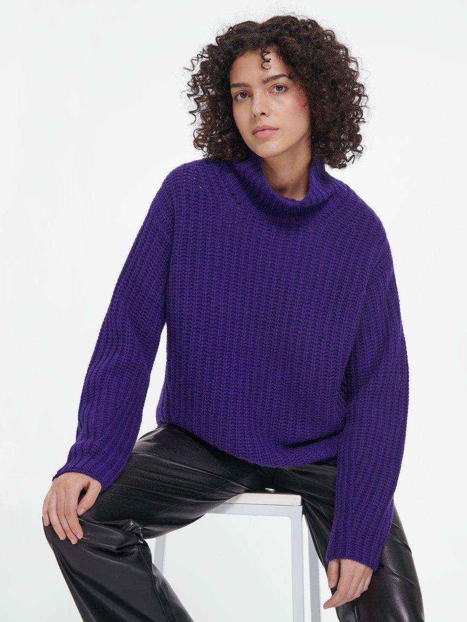 Кашемировый свитер с воротником стойкой